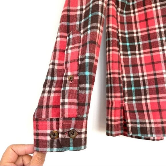 Cabela’s 💯 cotton flannel button down shirt in plaid, camping shirt - Picture 8 of 12